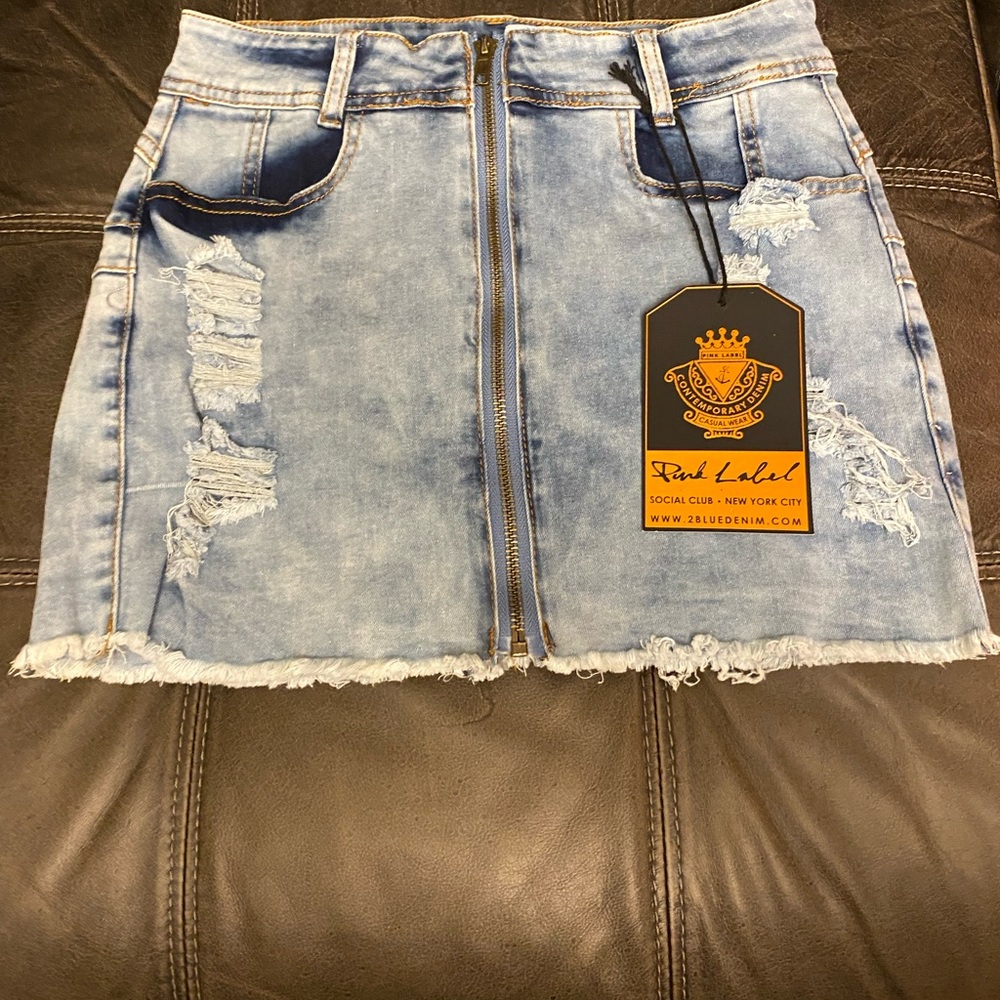 LIGHT WASHED RIPPED BLUE JEAN ZIP UP SKIRT